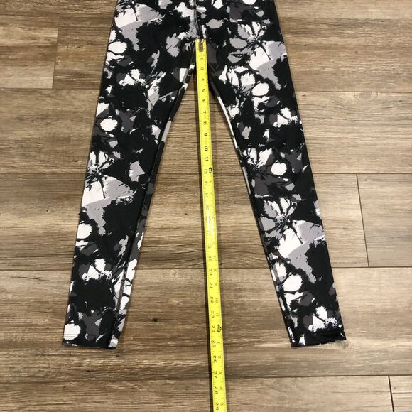 Beyond Yoga Leggings Small Black Gray White Geometric Pattern - Picture 6 of 10